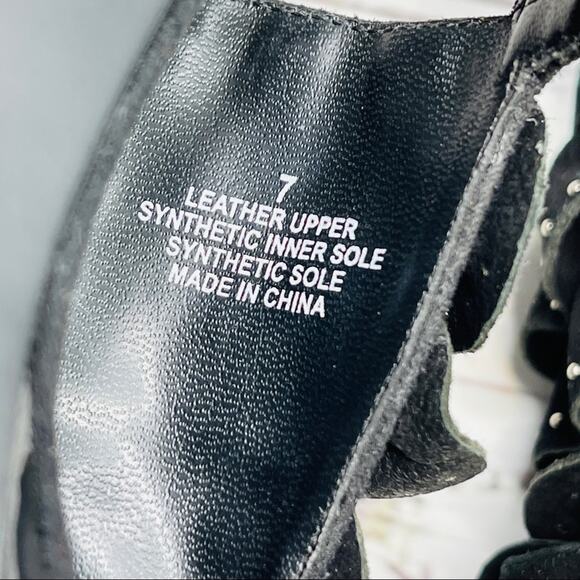 BCBG Paris leather upper ruffle with metal silver accent NEW without tags - Picture 7 of 11